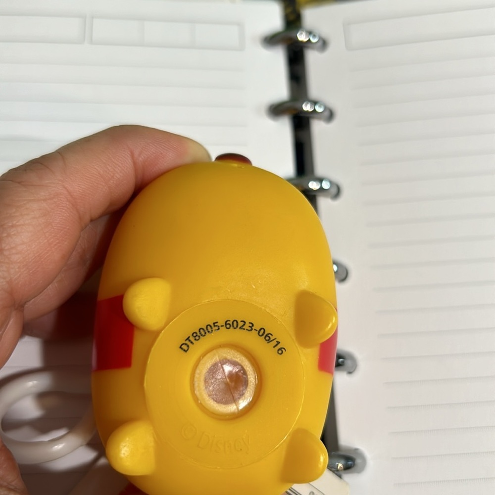 Disney Tsum Tsum - Winnie‎ the Pooh Squeezable Scent Keychain NWT Collectible - Picture 8 of 13